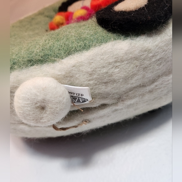 Felt Retro Camper Birdhouse - Picture 3 of 4